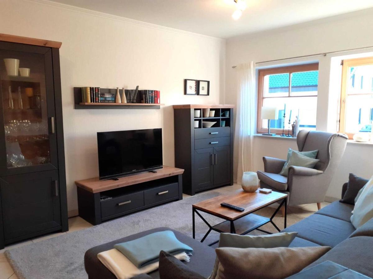 Holiday Flat With Idyllic Garden In Daun Exteriör bild