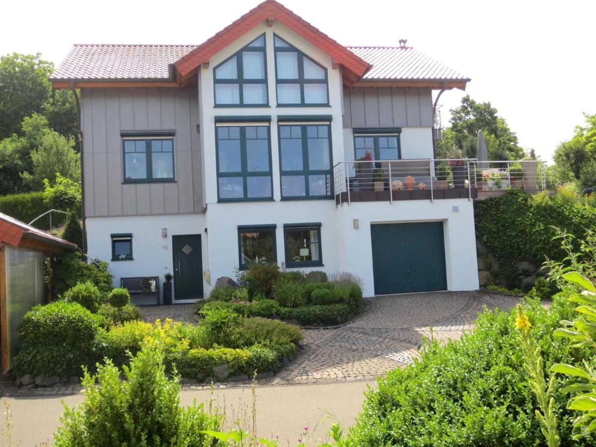 Holiday Flat With Idyllic Garden In Daun Exteriör bild