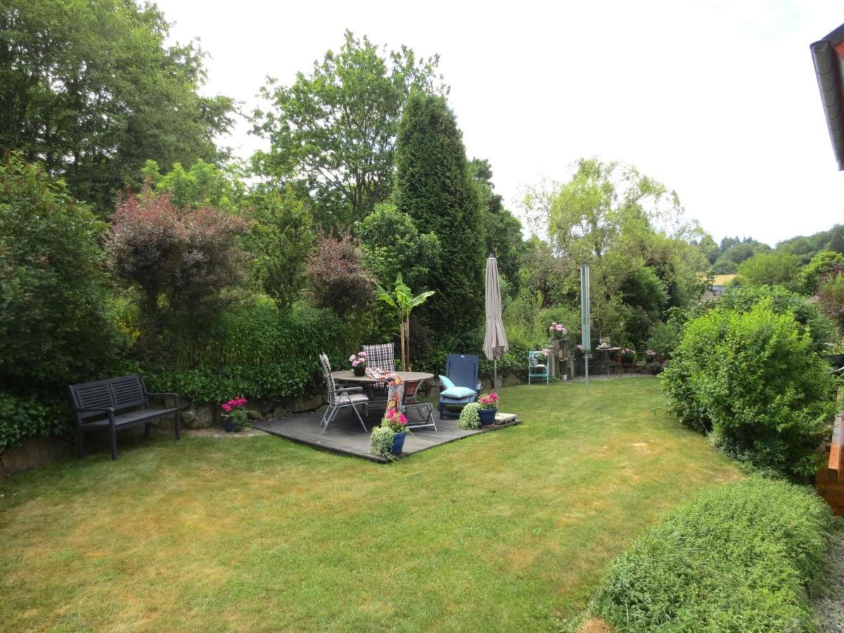 Holiday Flat With Idyllic Garden In Daun Exteriör bild
