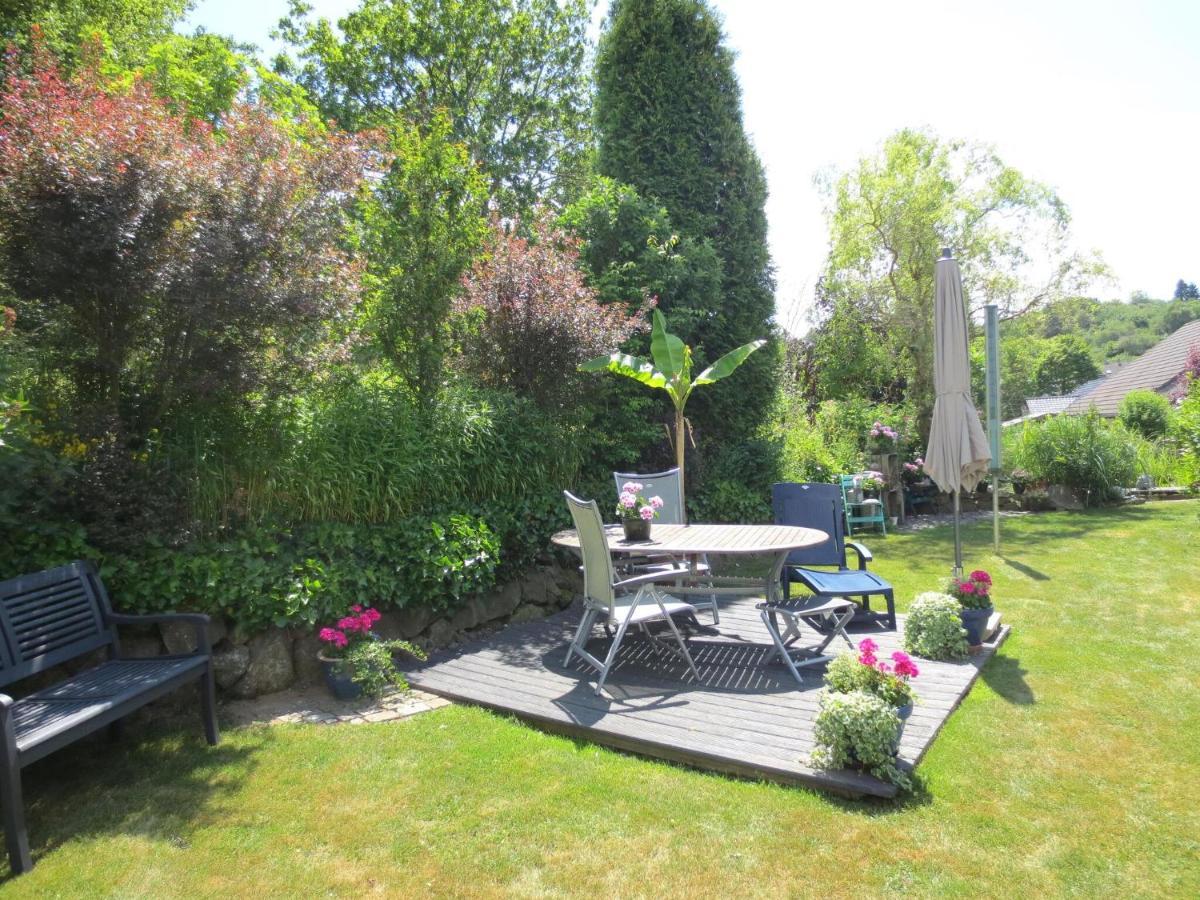 Holiday Flat With Idyllic Garden In Daun Exteriör bild