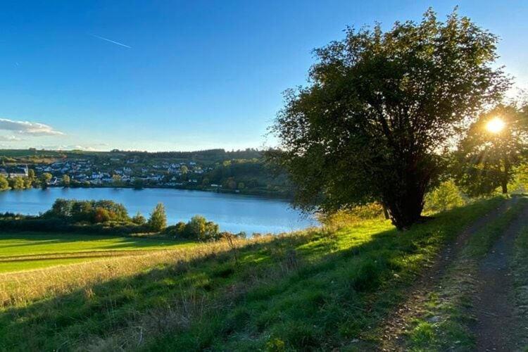 Holiday Flat With Idyllic Garden In Daun Exteriör bild