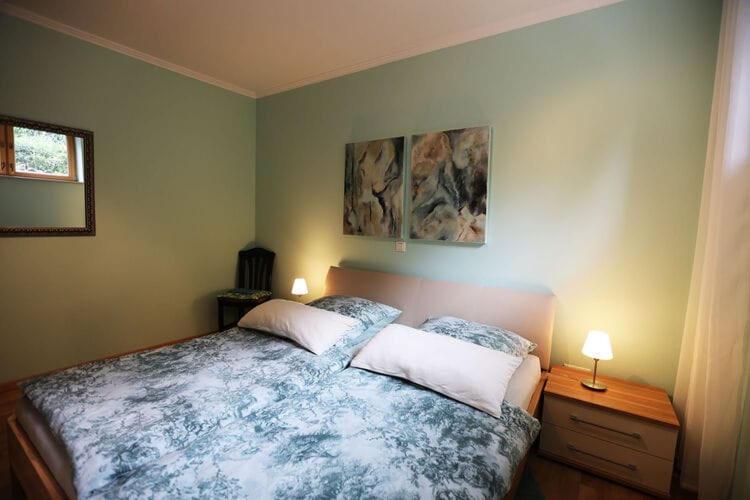 Holiday Flat With Idyllic Garden In Daun Exteriör bild