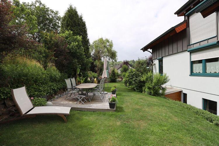 Holiday Flat With Idyllic Garden In Daun Exteriör bild
