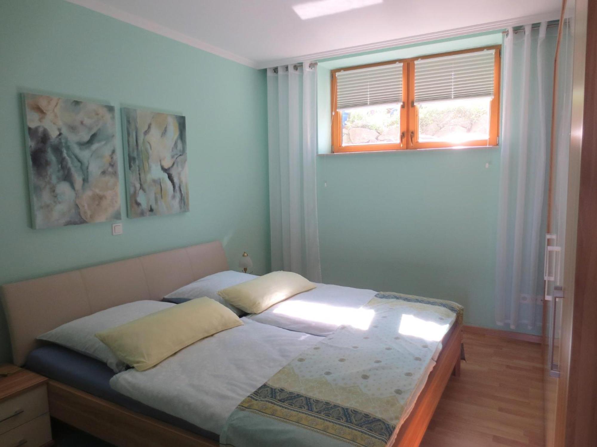 Holiday Flat With Idyllic Garden In Daun Exteriör bild